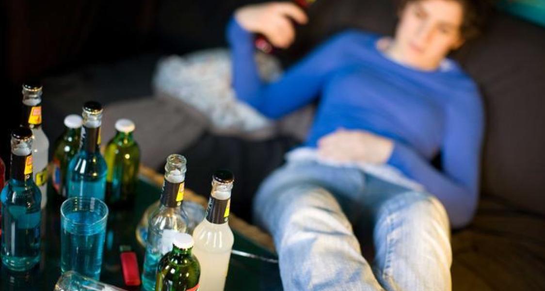 Alcol e giovani, fermare gli abusi