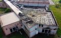 Fiamme in piscina, allarme nella notte