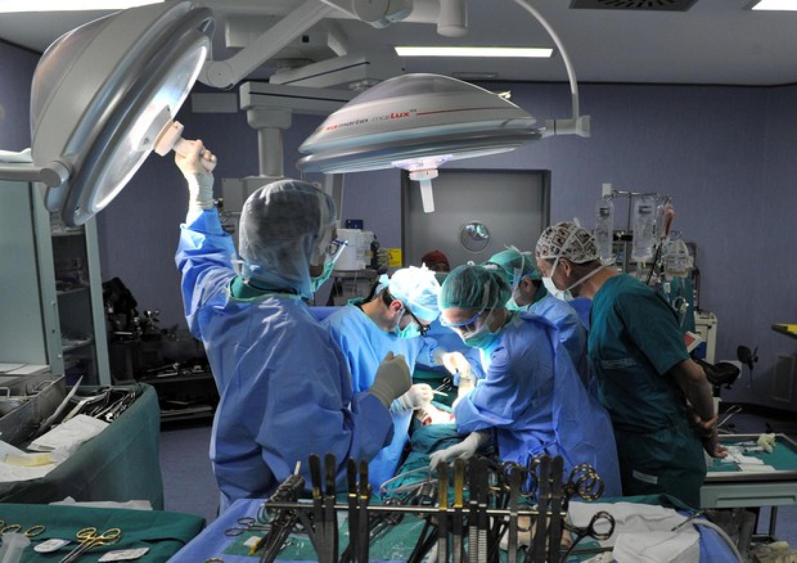 Il pap&agrave; dona un quarto del fegato al figlio di un anno e gli salva la vita