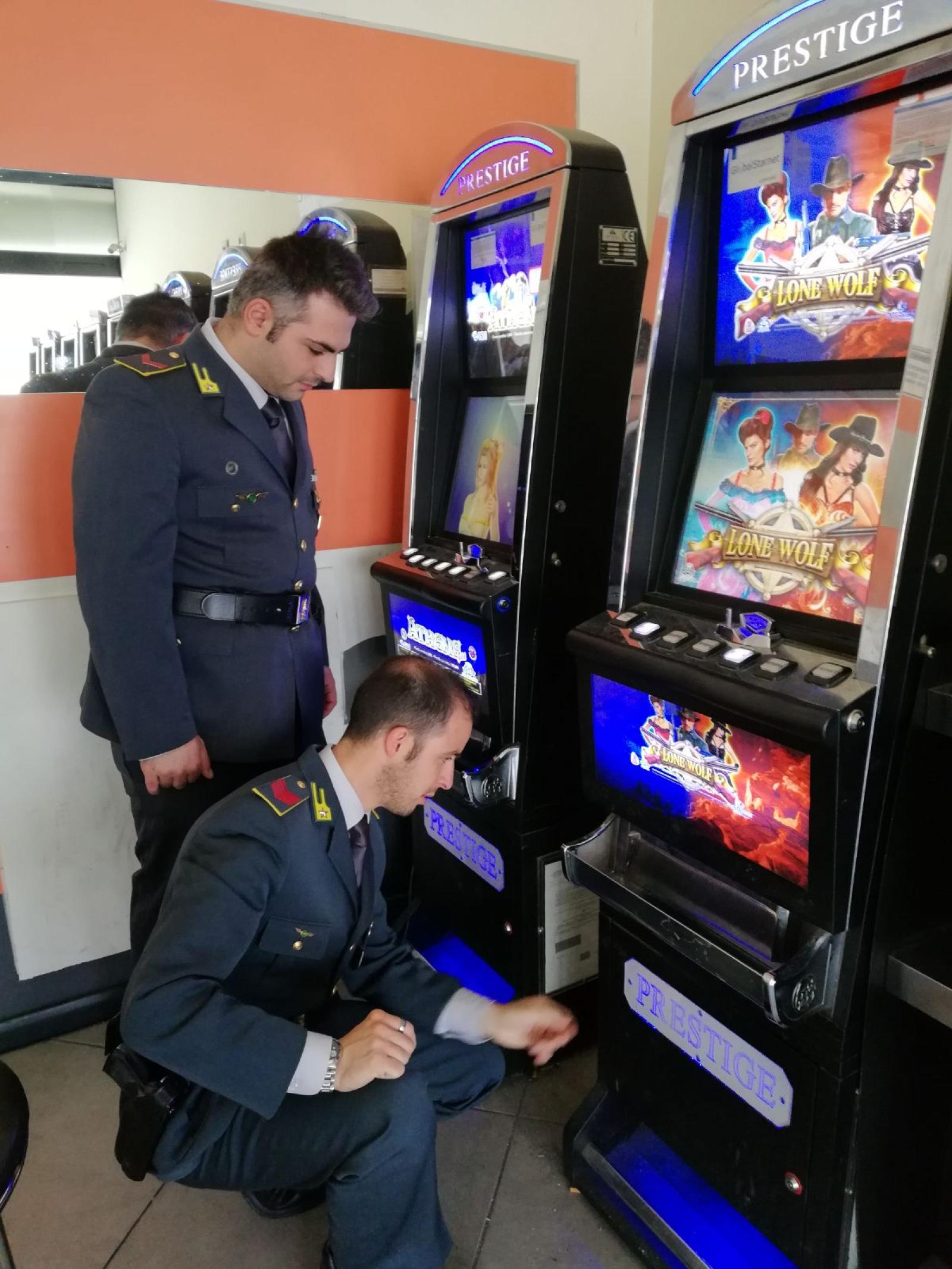 Manca la tabella dei giochi proibiti: un'esercente nei guai