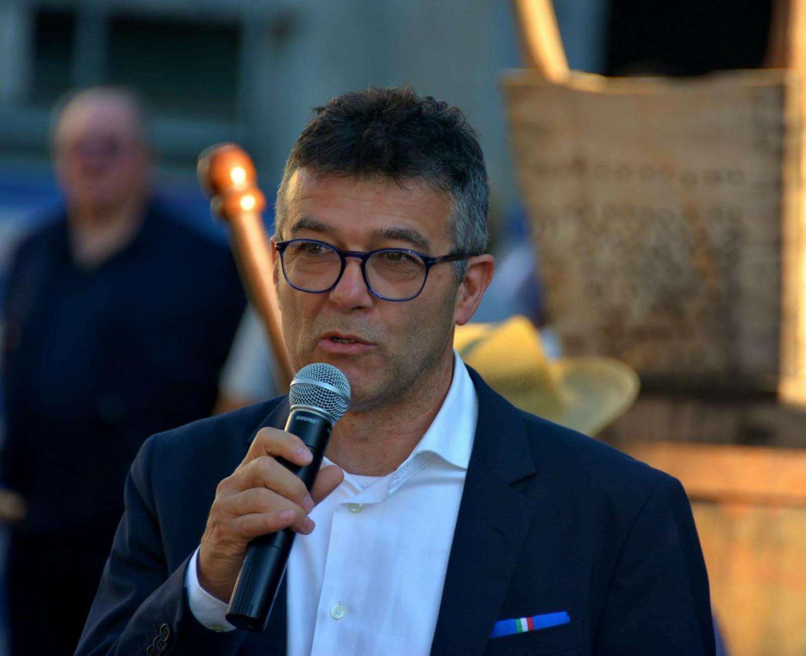 &ldquo;Il cellulare? Vedo che lo usano...&rdquo;