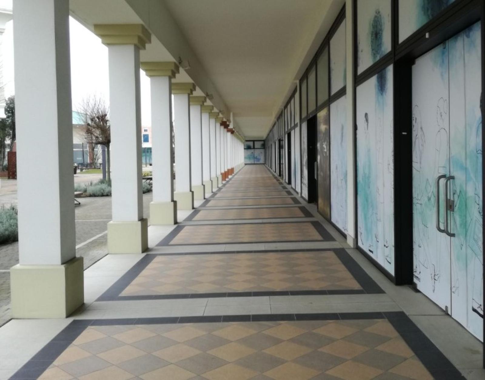 Outlet, si spegne la luce