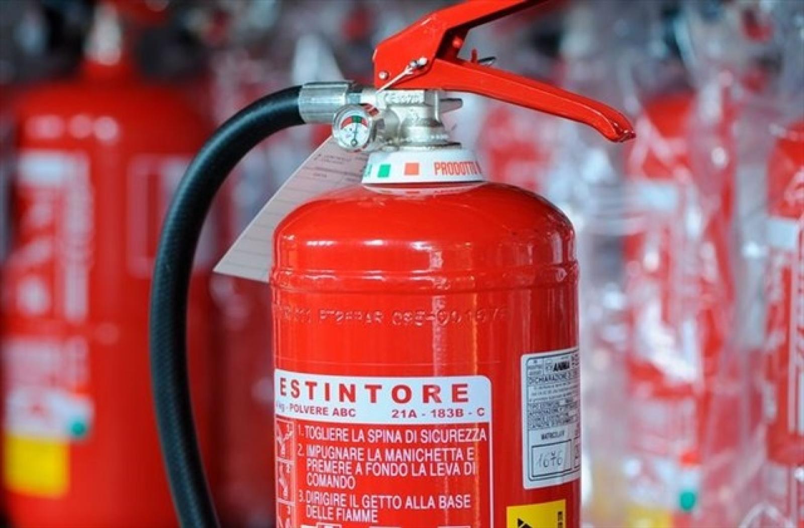 Razzia di estintori nei garage di  un condominio