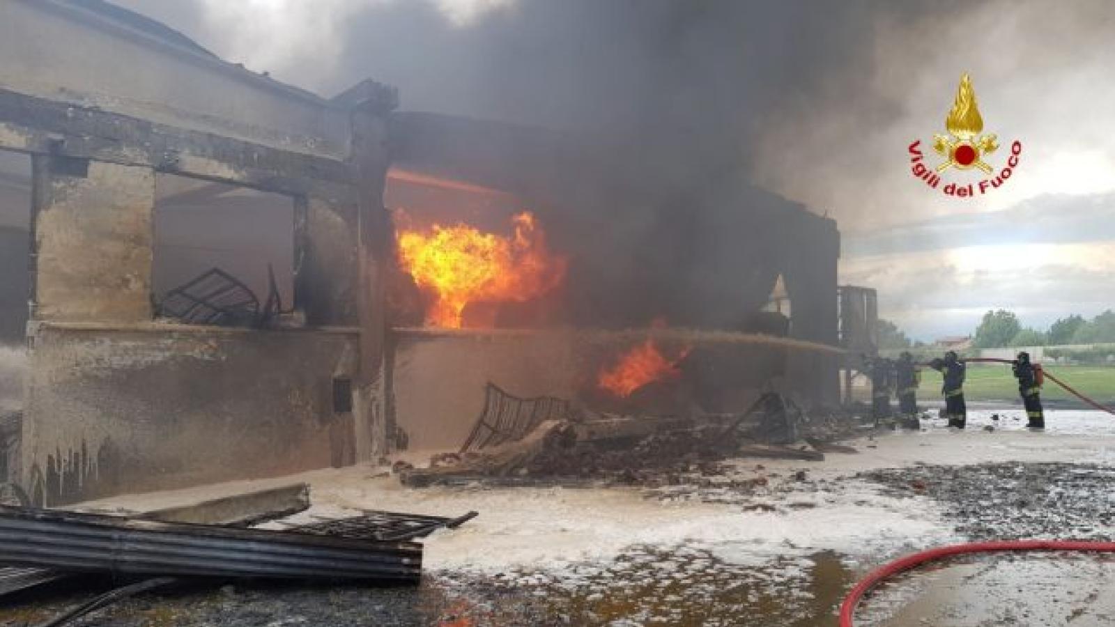 Rogo al colorificio, aria sotto indagine