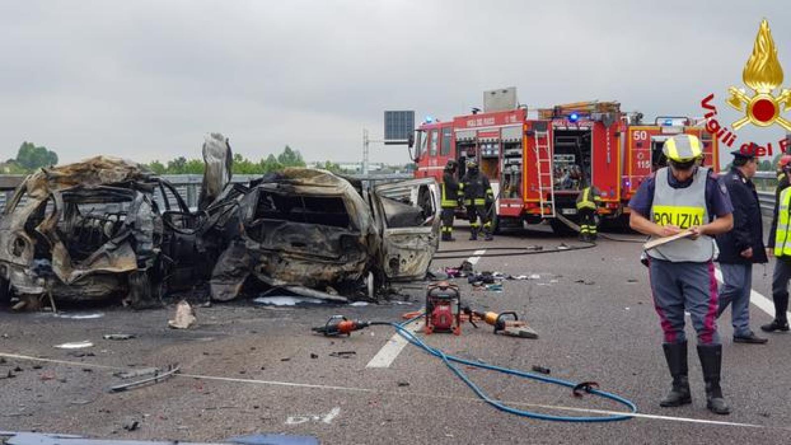 Terrore sulla Valdastico: camion centra le auto in colonna, tre morti carbonizzati