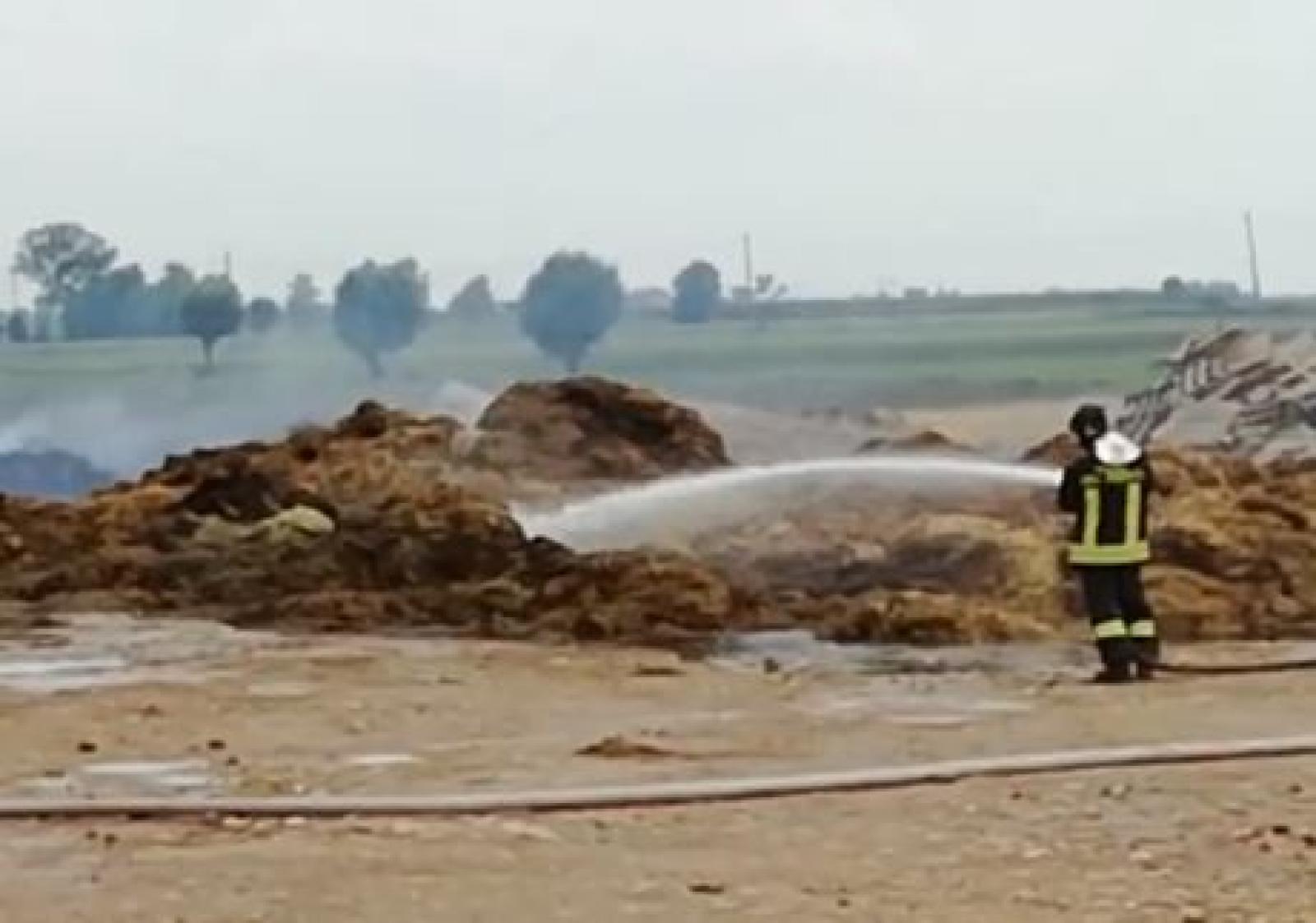 Distretti dalle fiamme  oltre 1500 quintali di fieno