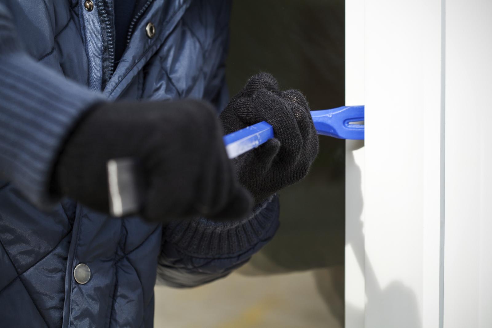 Raffica di furti, arrestato giovane di 18 anni