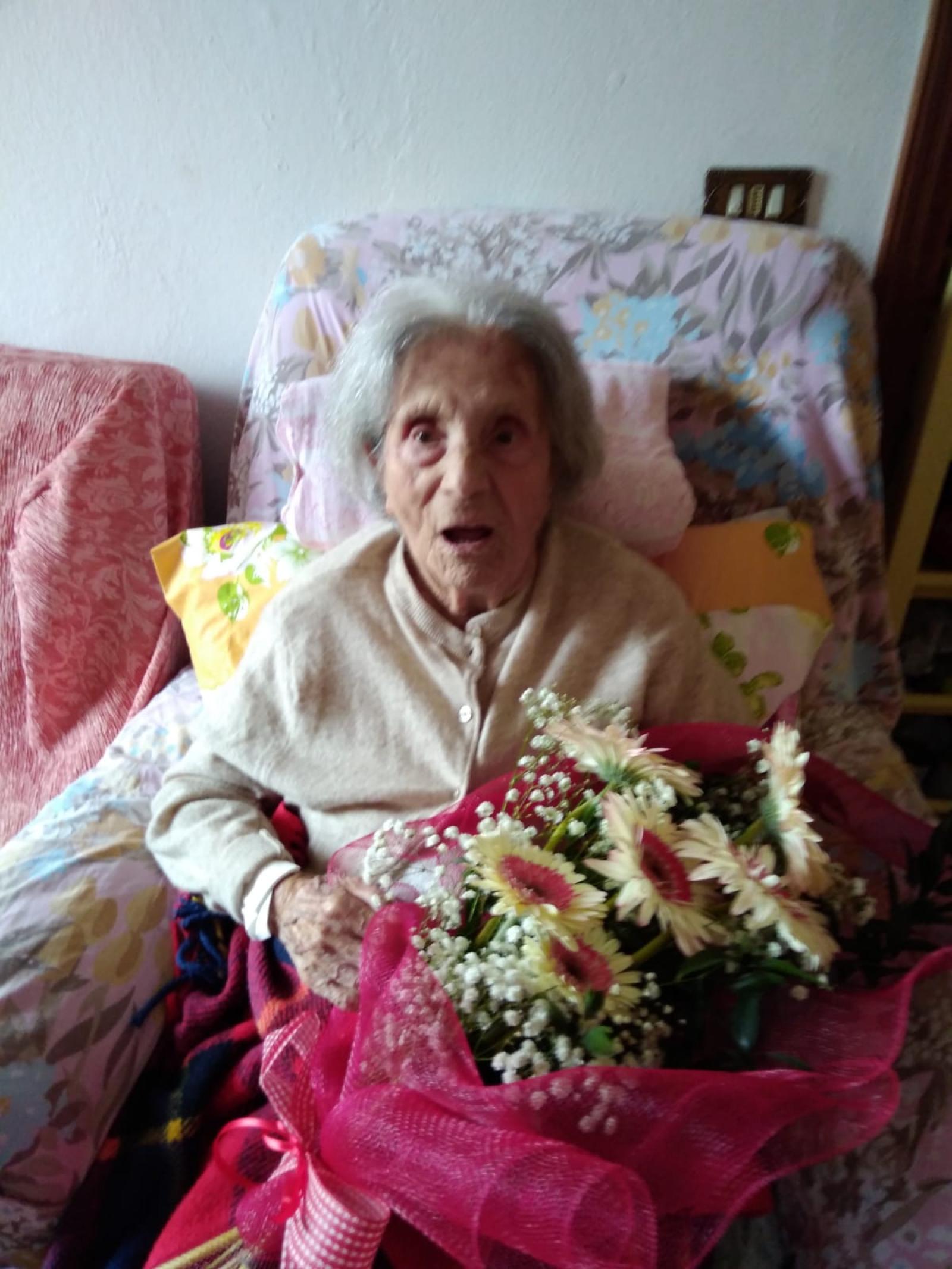 Auguri Alba, la nonnina del paese compie 103 anni