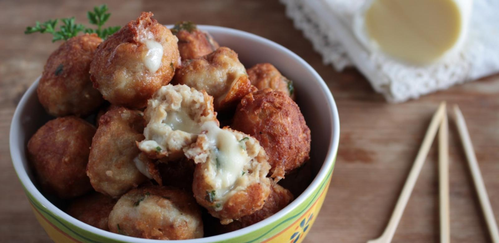 Polpettine di formaggio tenere e fritte