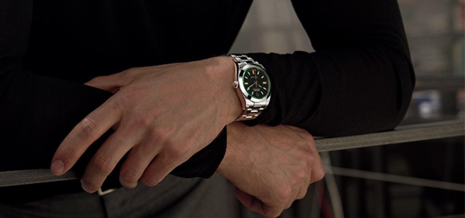 Abbraccia un anziano e gli sfila il rolex da 30mila euro