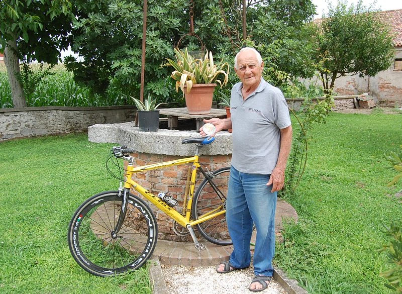Compie 91 anni il ciclista Arrigo Padovan