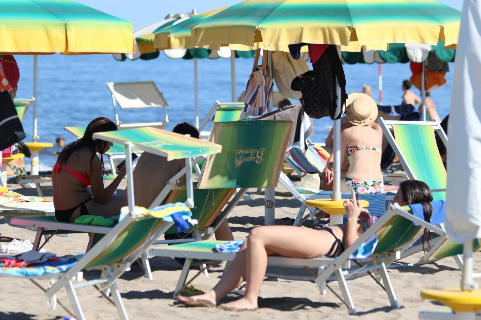"La stagione turistica si far&agrave;, ma spazi in spiaggia raddoppiati"
