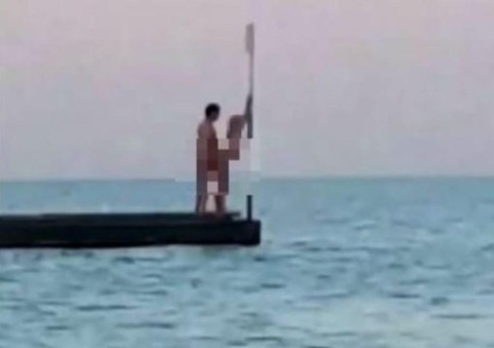 Sesso sul pontile a Jesolo, il video-scandalo diventa virale