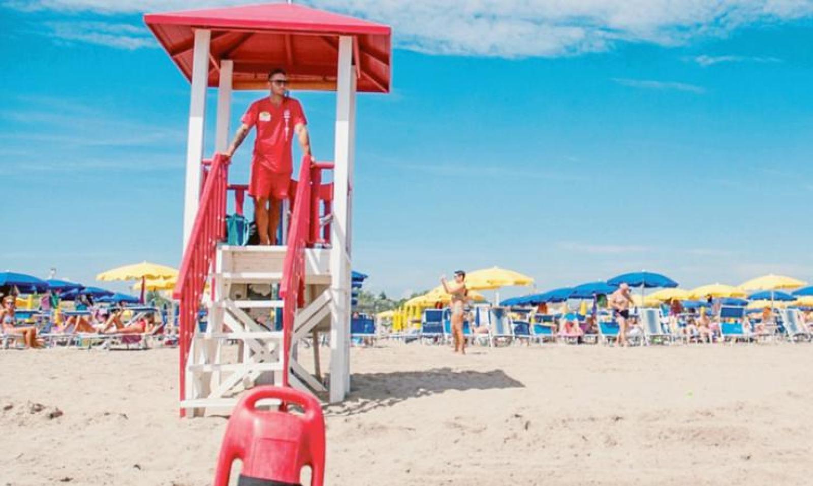 Angeli del mare salvano 6 bagnanti