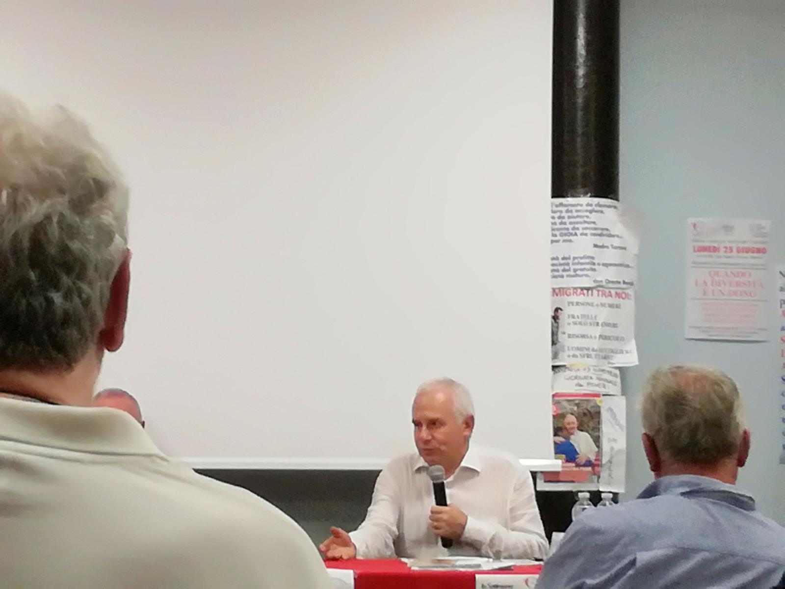 In tanti all'incontro con Marco Tarquinio