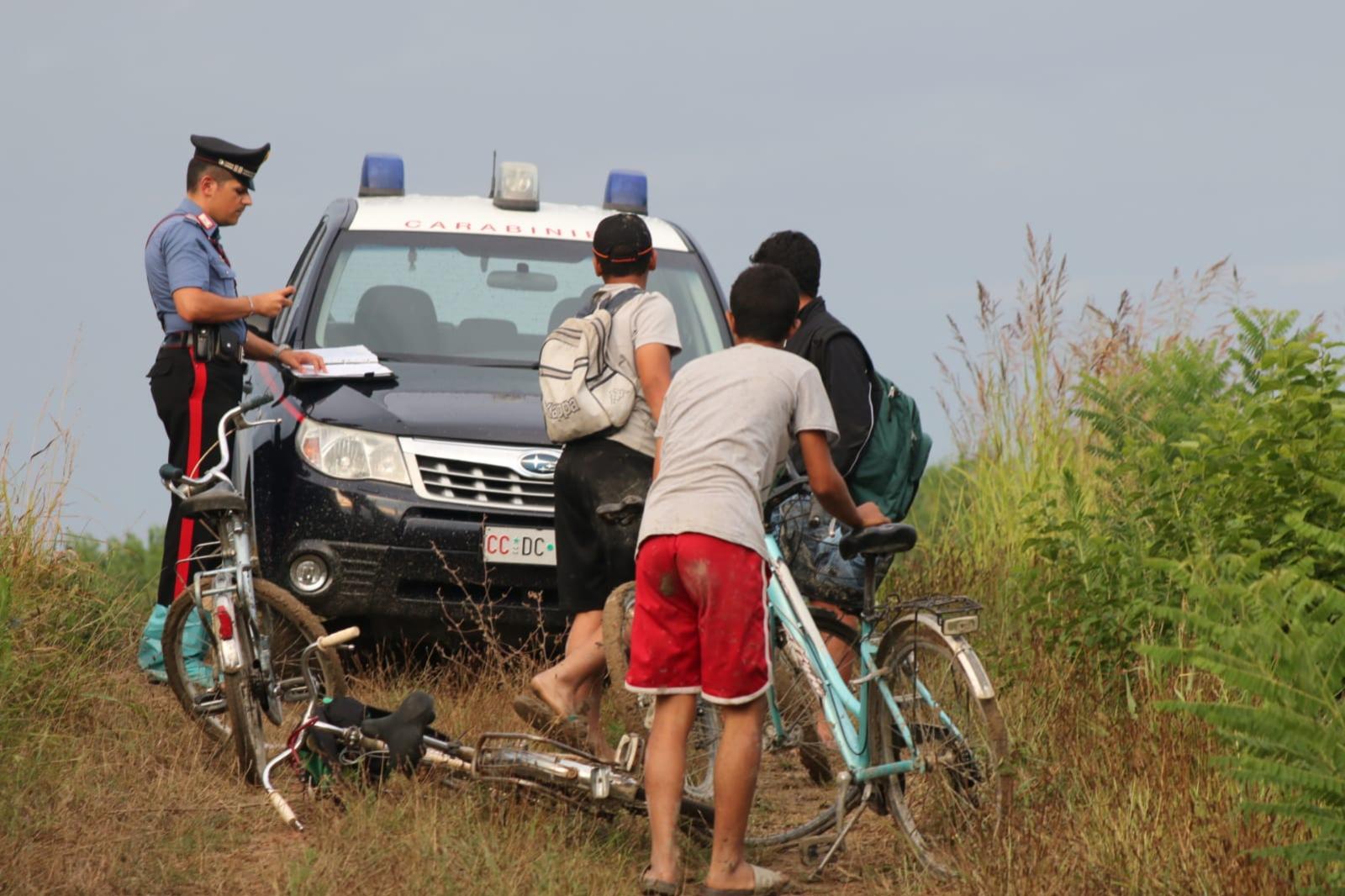 Eroe salva una donna dalle correnti del fiume