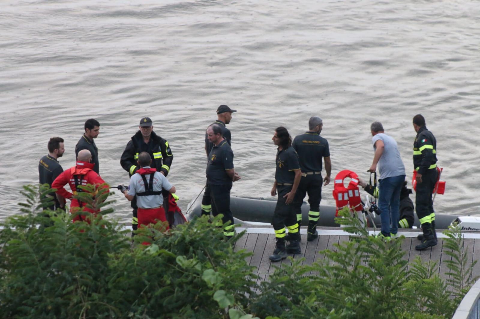 Riaffiorano dal Po i corpi dei due giovani