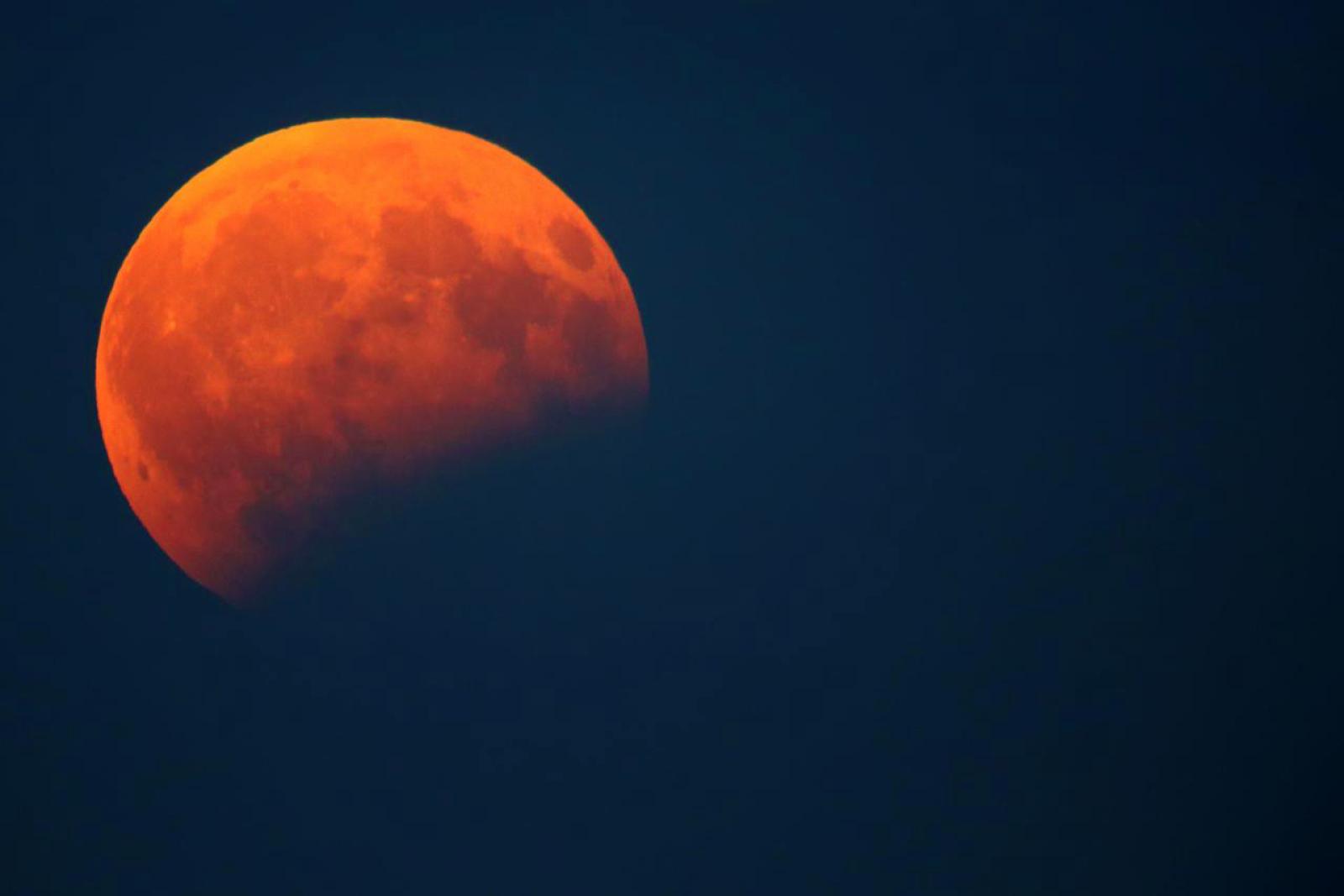 &Egrave; la notte dell'eclissi di luna da record