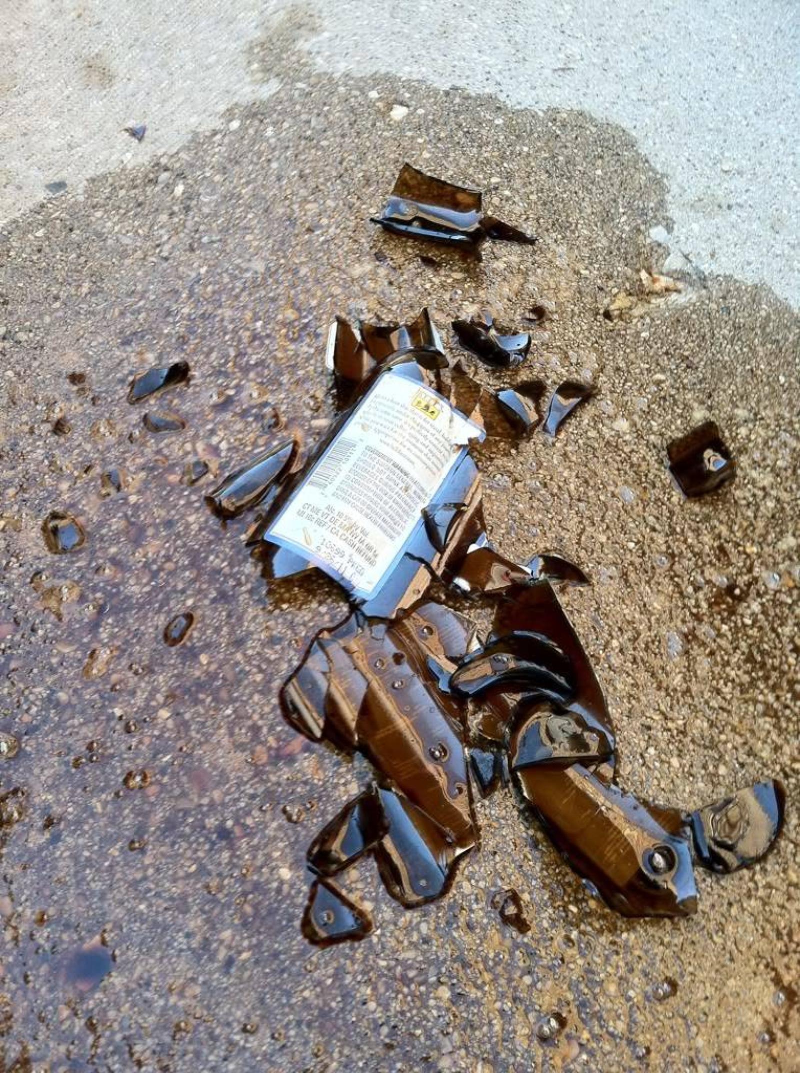 "Bottiglie disseminate ovunque"