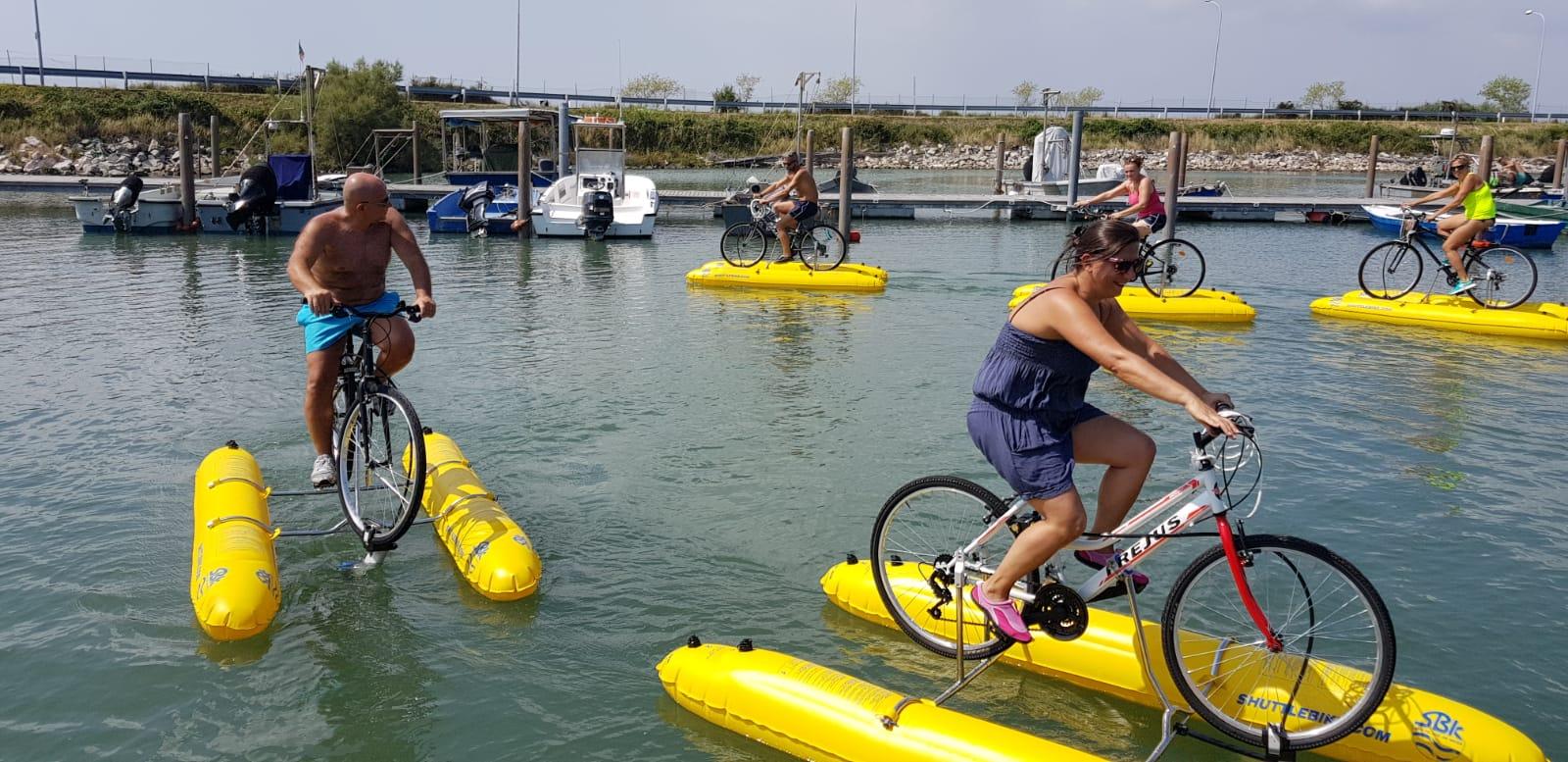 Tutti pazzi per le bici acquatiche