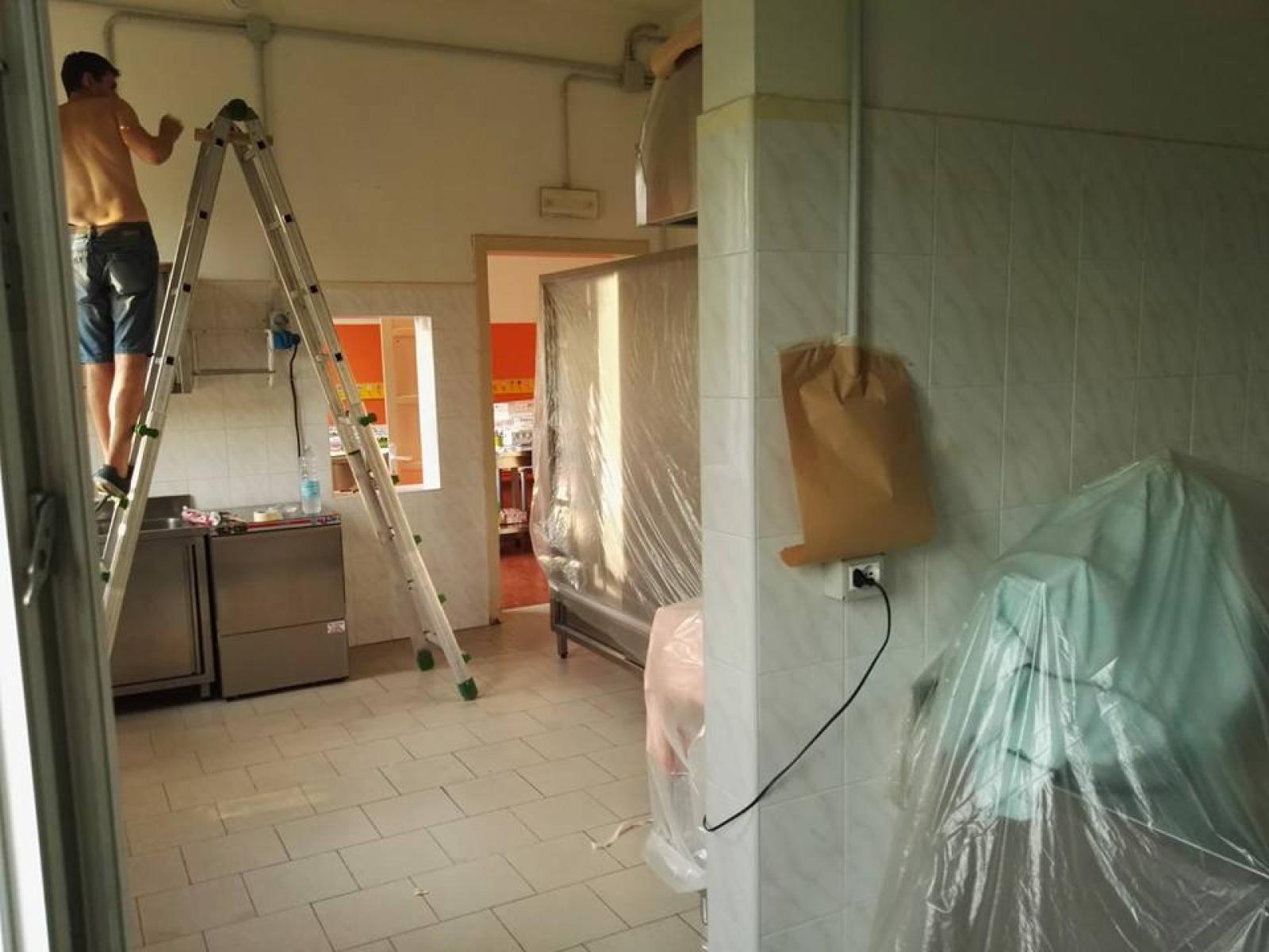 Pap&agrave;-operai rifanno il look all&rsquo;asilo