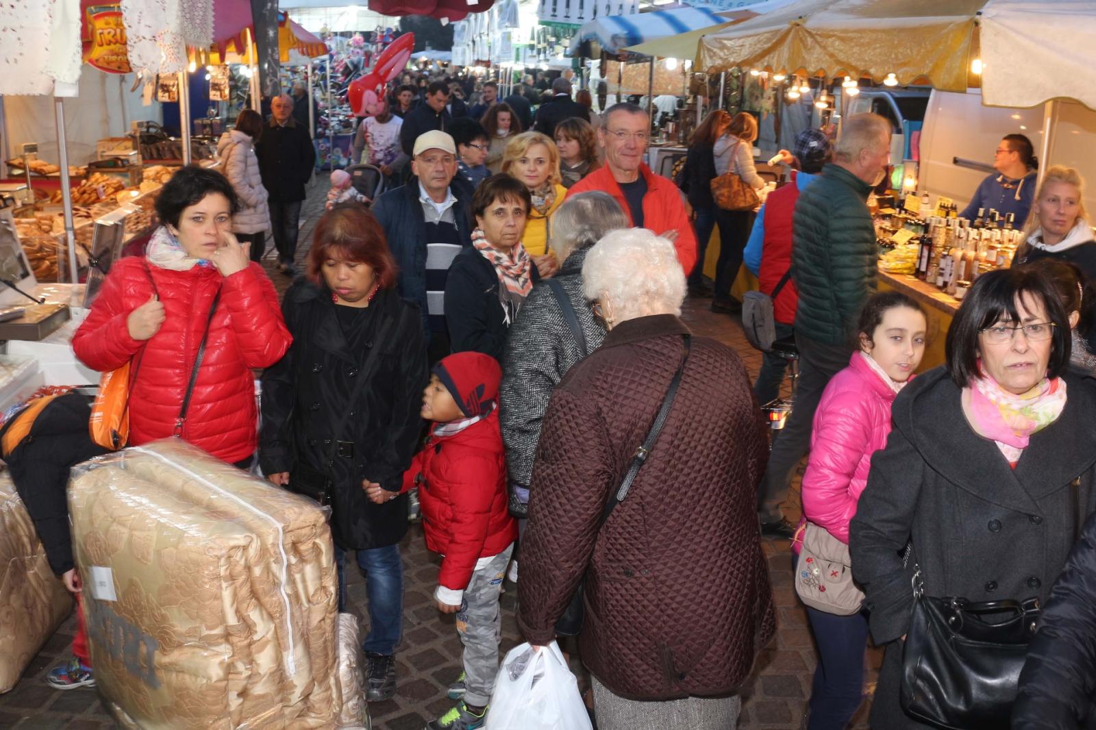 E' una Fiera dello scaricabarile