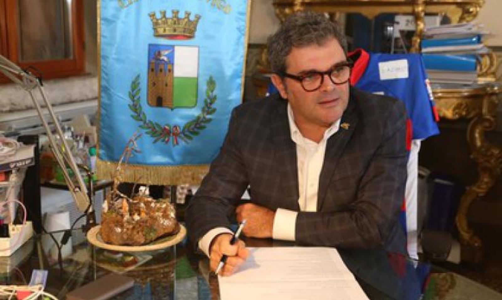 Il sindaco "taglia" gli eventi nel locale di Sguotti (padre)