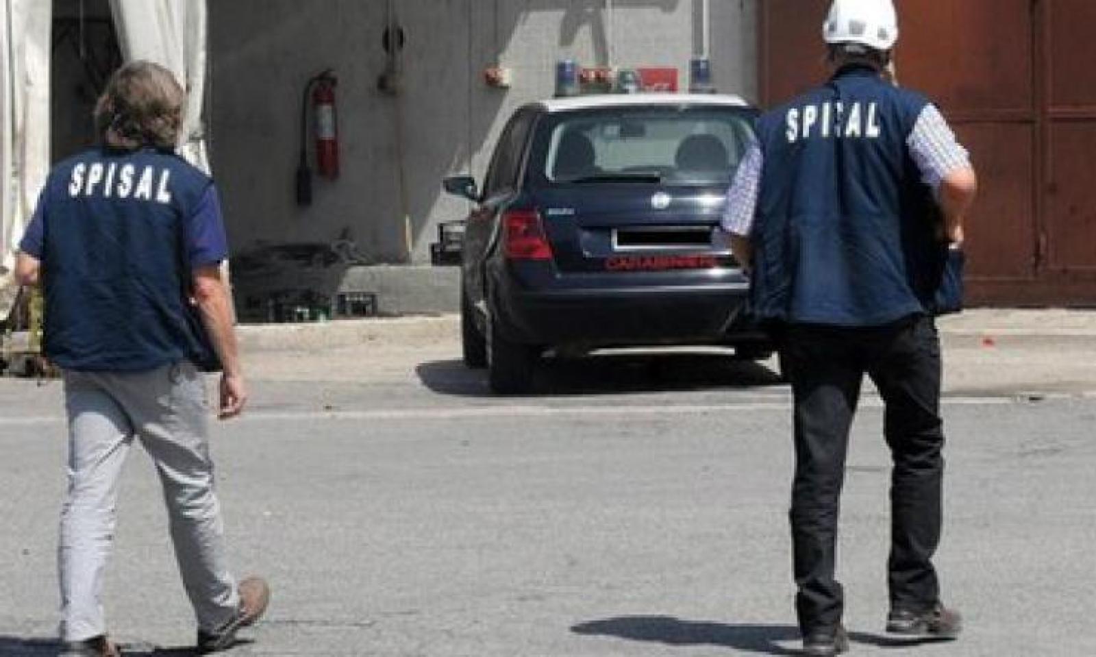 Tocca un cavo elettrico: operaio folgorato: &egrave; vivo per puro miracolo