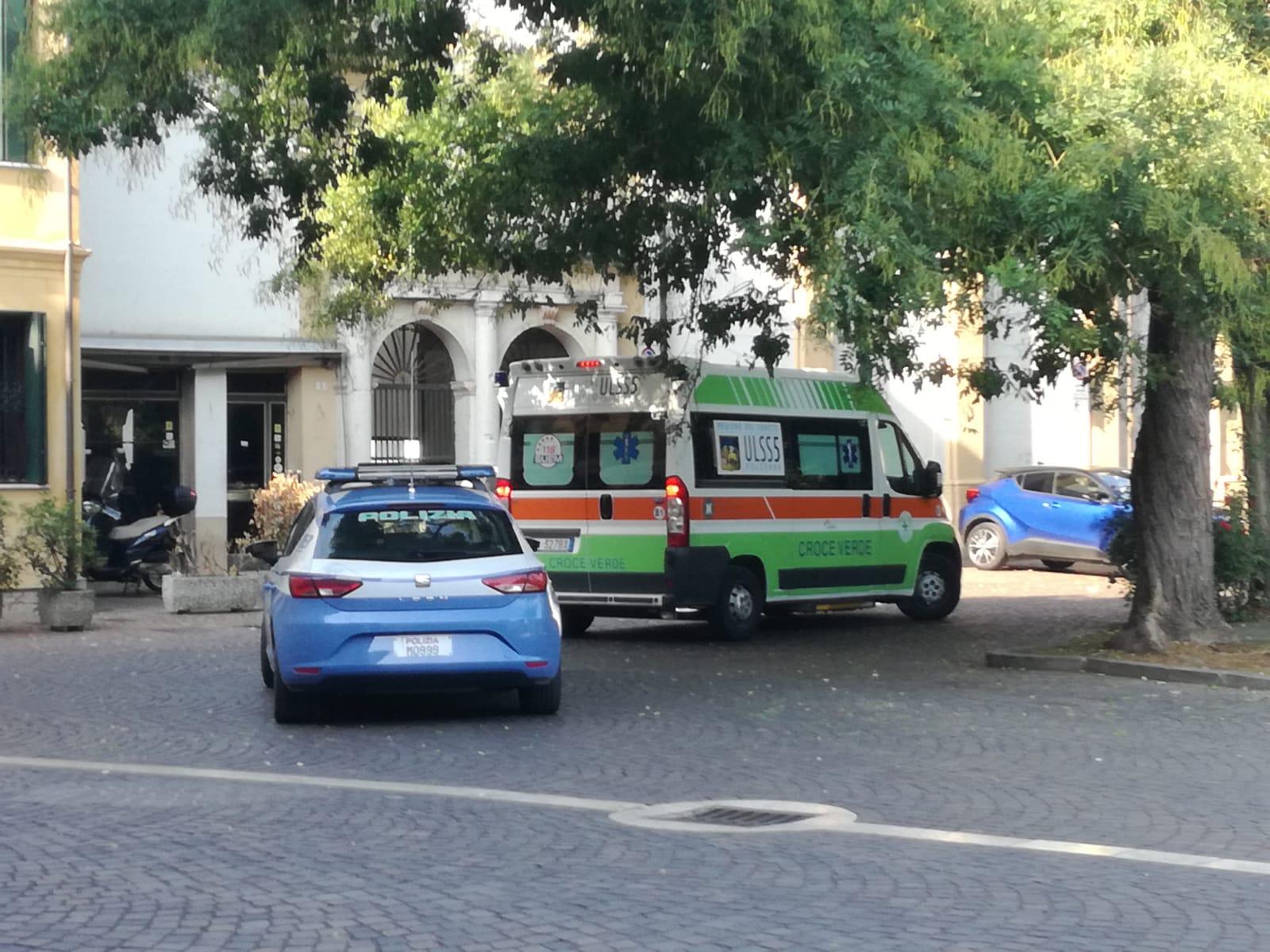 Ragazzina picchiata in piazza Merlin