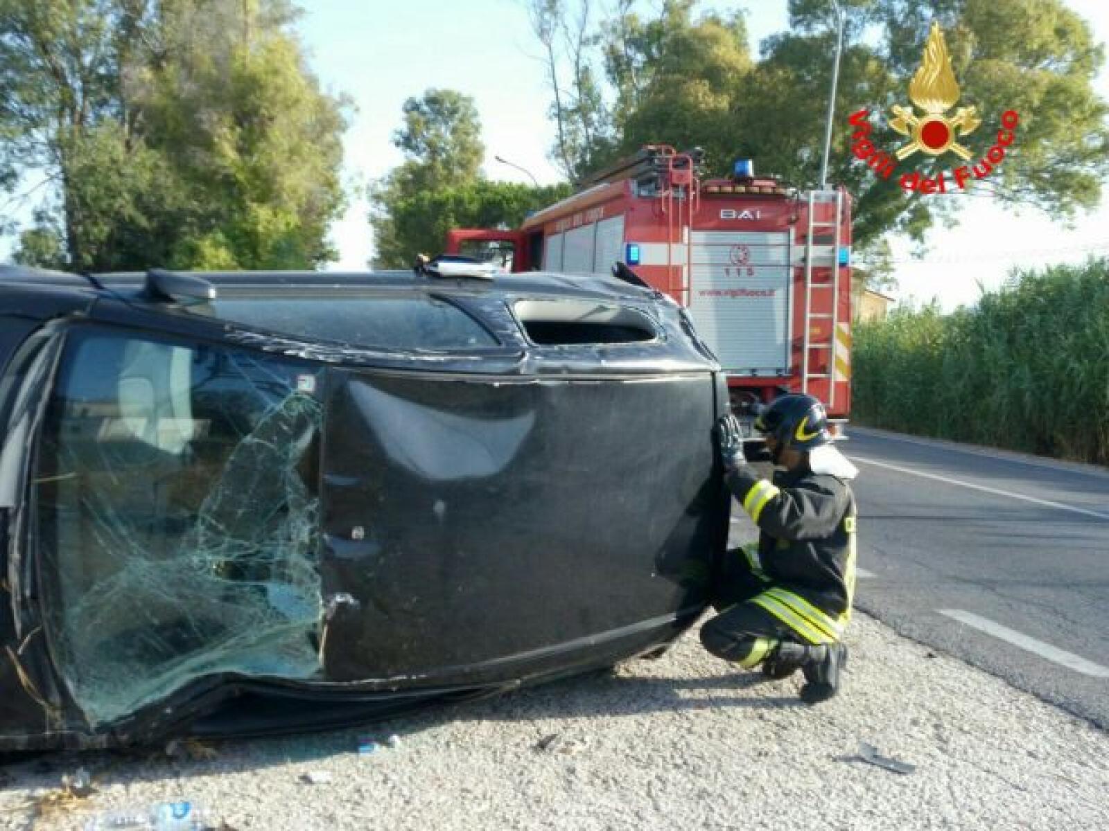 Tamponamento a catena, in due incastrati fra le lamiere