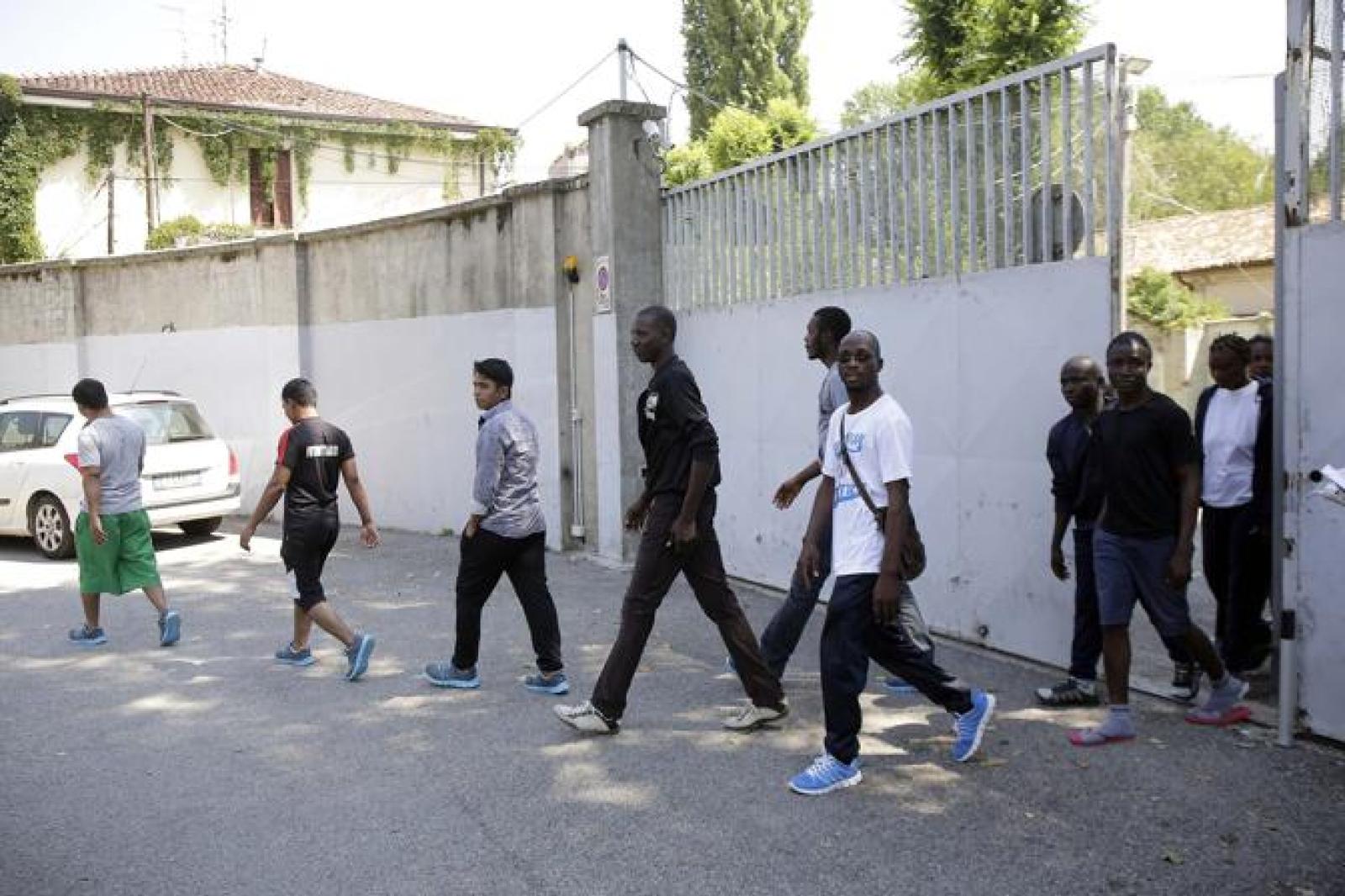 Profughi, chiusa per sempre la base di Bagnoli di sopra: "E' finito un incubo"