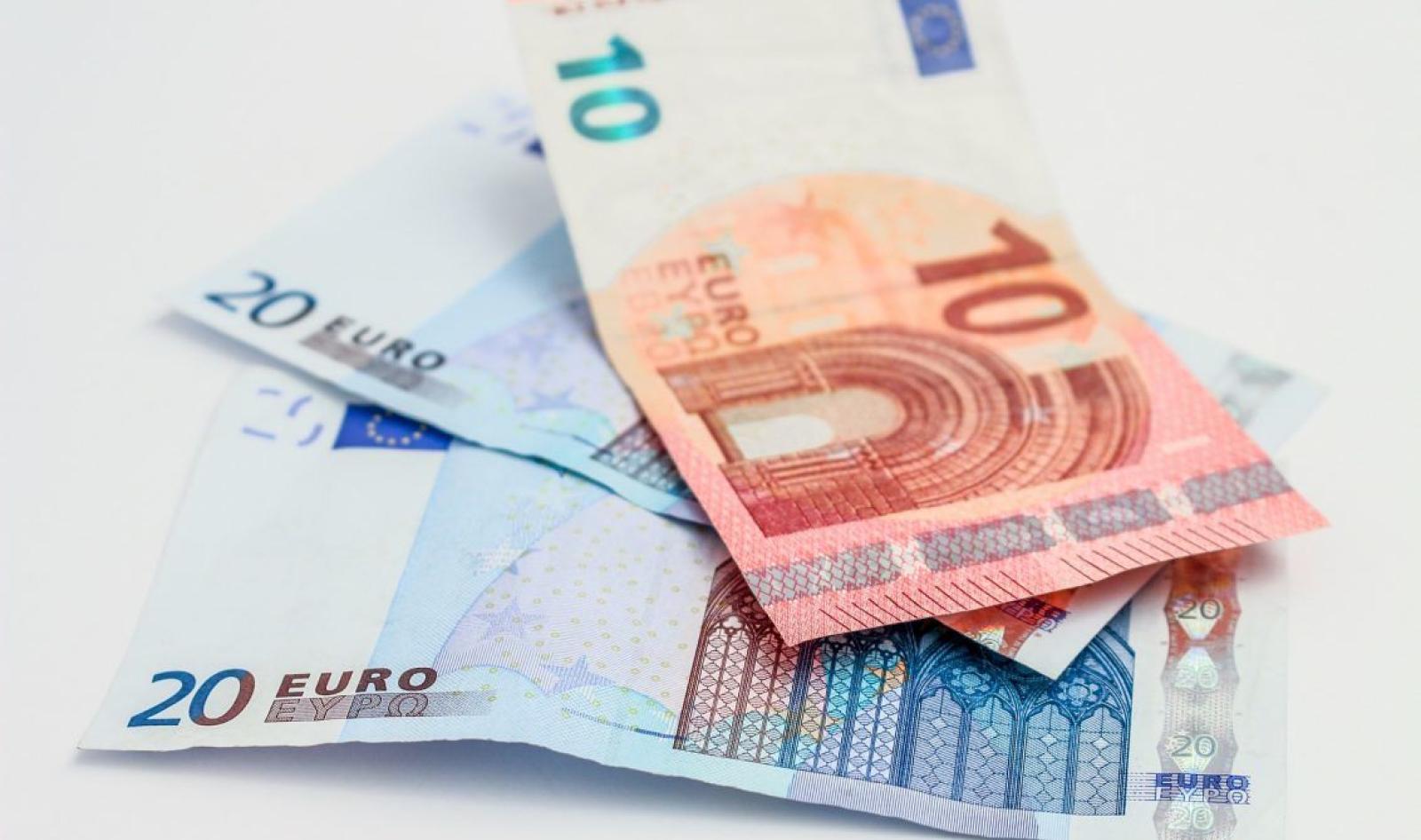 Fotocopiano le banconote da 20 euro, e ci pagano pure il pizzaiolo del paese