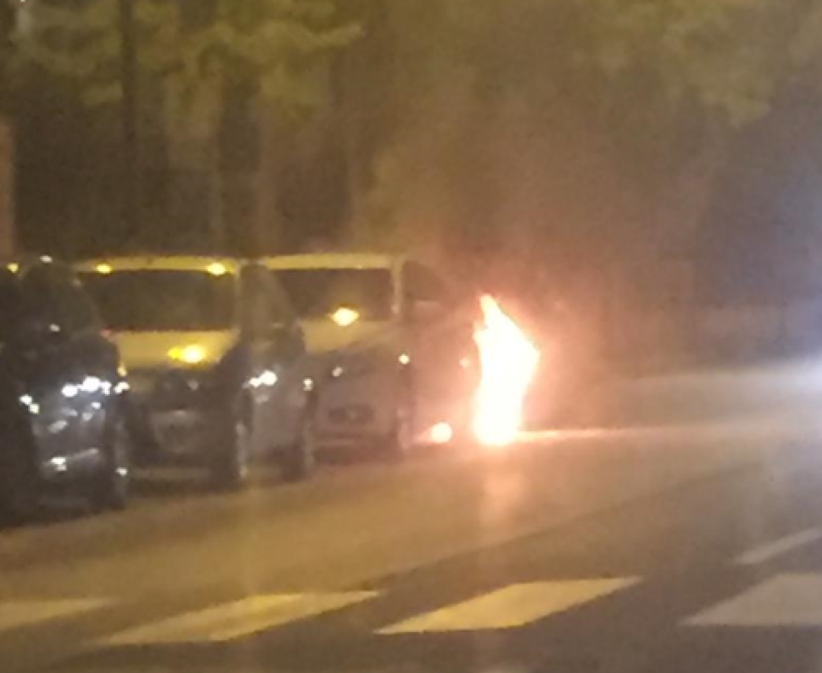 Auto in fiamme in Corso Berlinguer