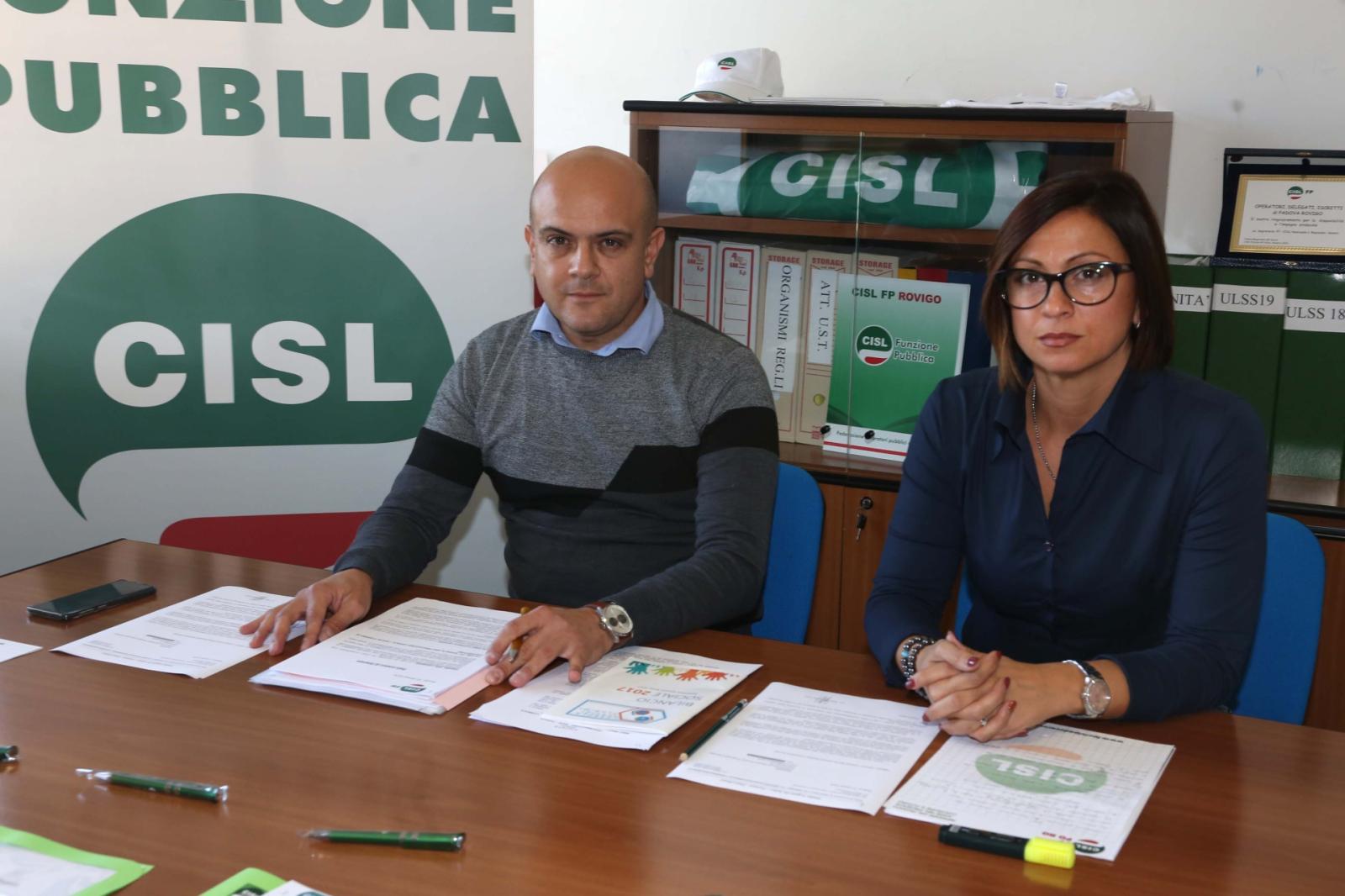 "Costretti a pagare per lavorare"