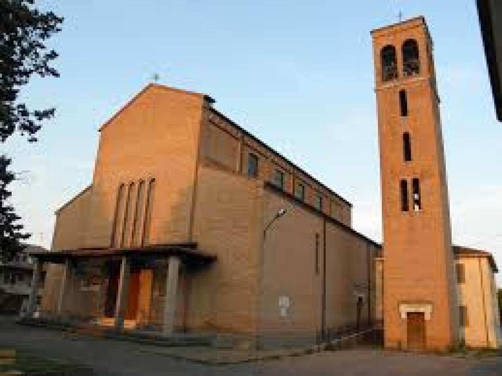 Crolla il tetto della chiesa