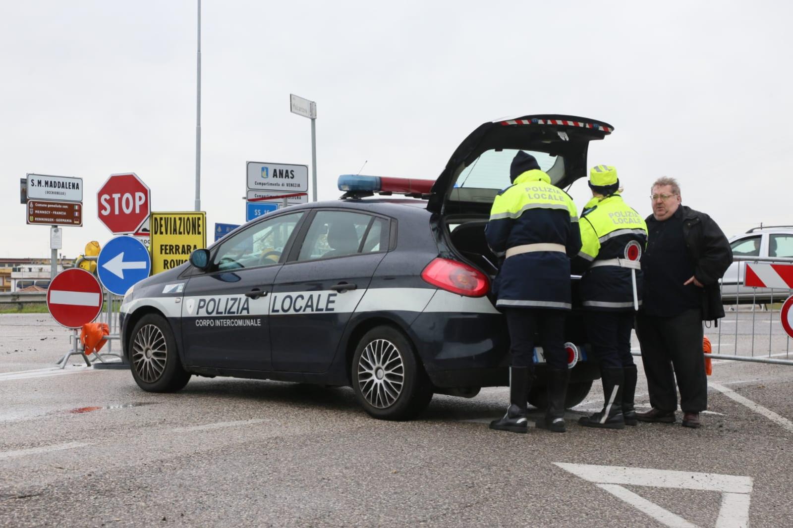 Incessanti i controlli della Polizia a aree verdi, persone e negozi