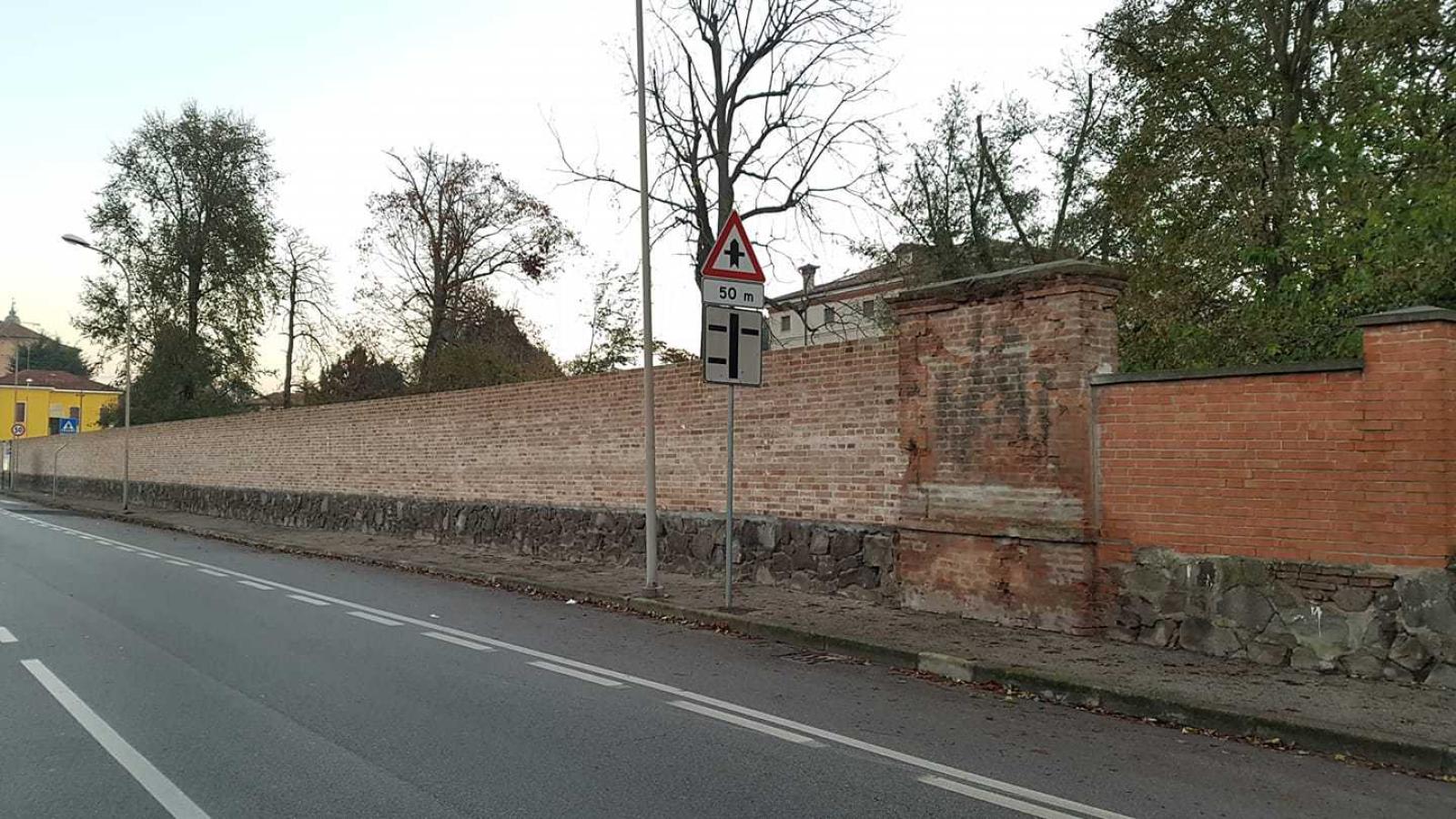 Nuovo muro un anno dopo il crollo