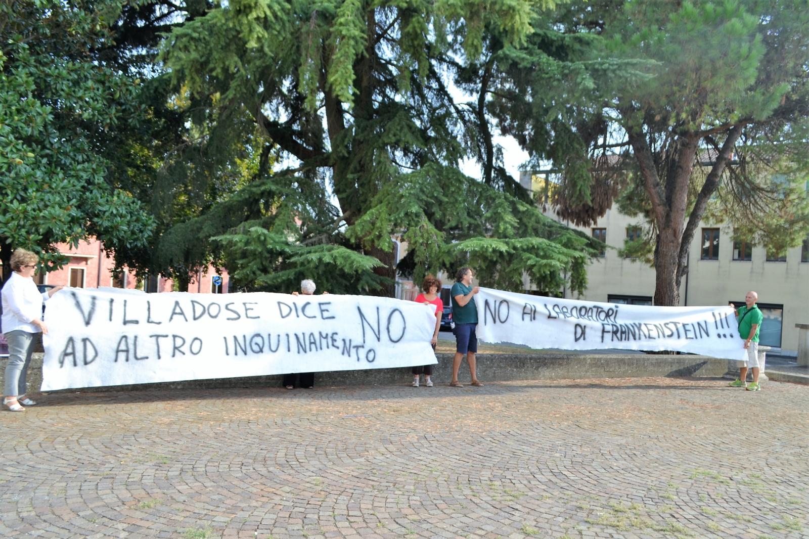 Odori sgradevoli in via XXV Aprile