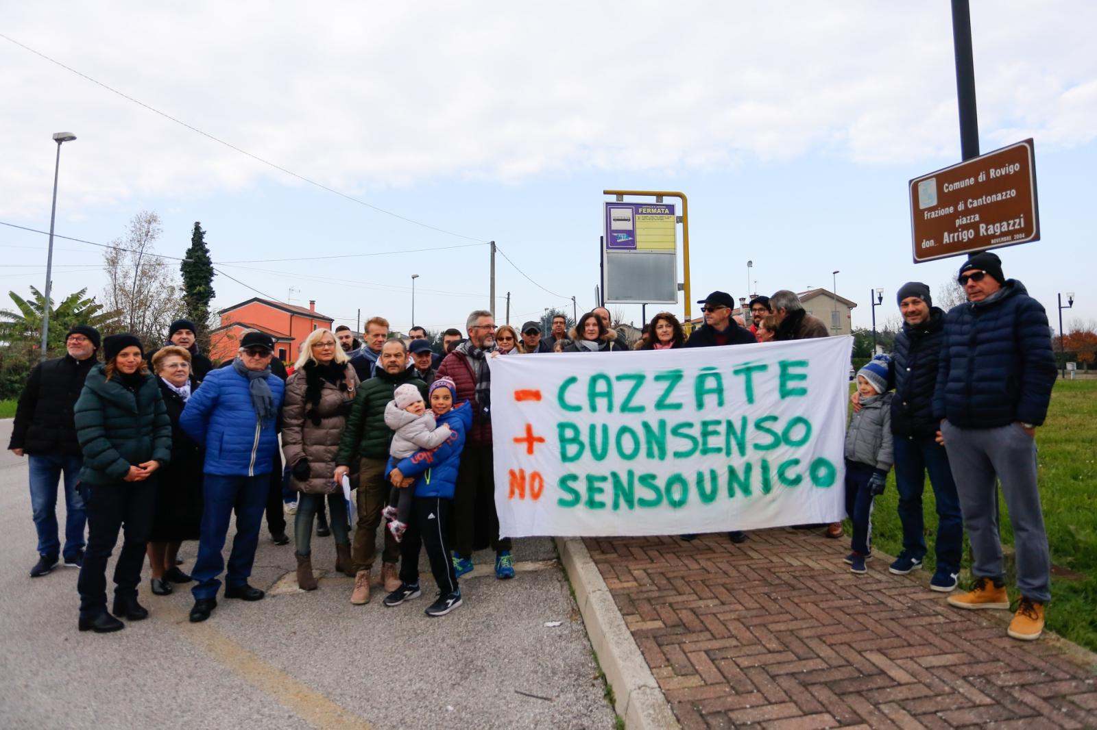 I residenti: "Non mancette, chiediamo l'esenzione dalla Tari"