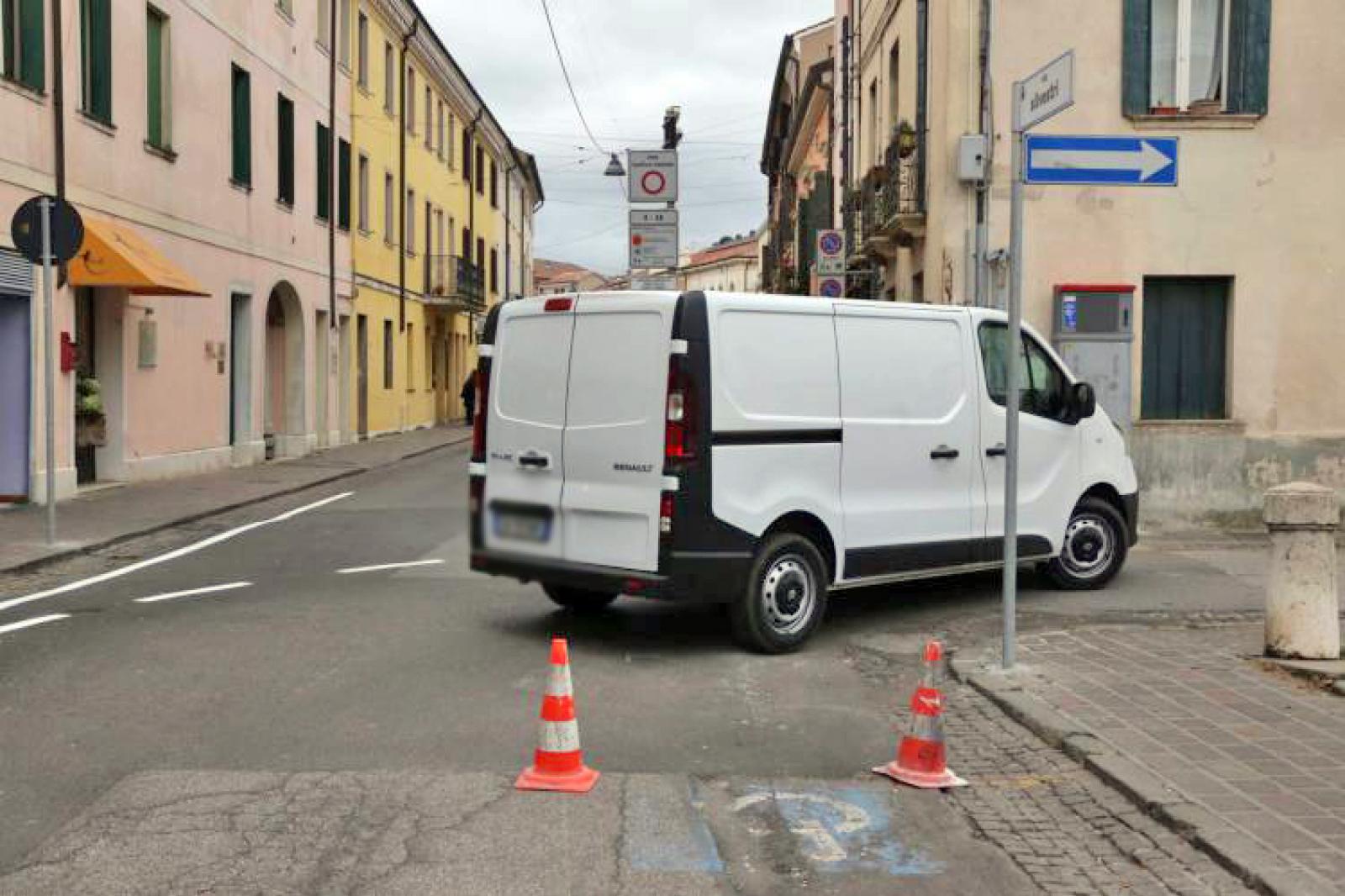 Traffico in tilt, "necessario il cambio di viabiit&agrave;"