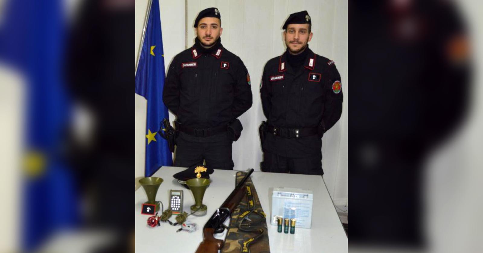 Bracconiere con l'elettromagnete per cacciare, denunciato