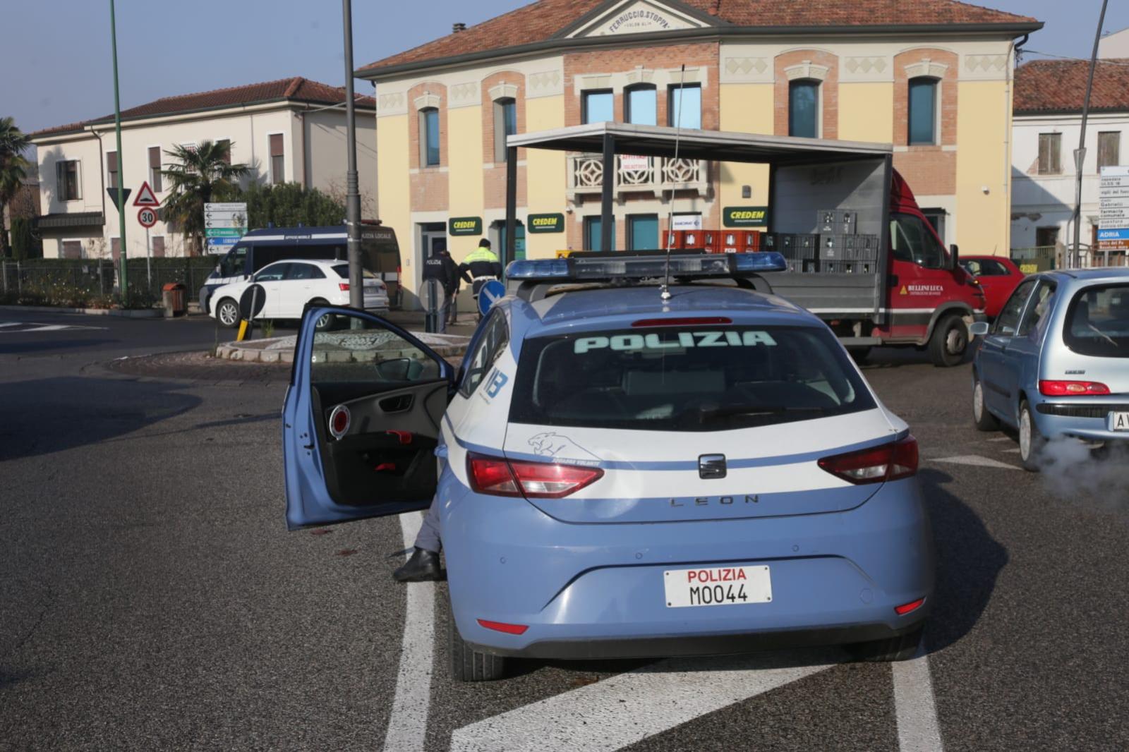 Auto contro bici, ferita bimba di due anni