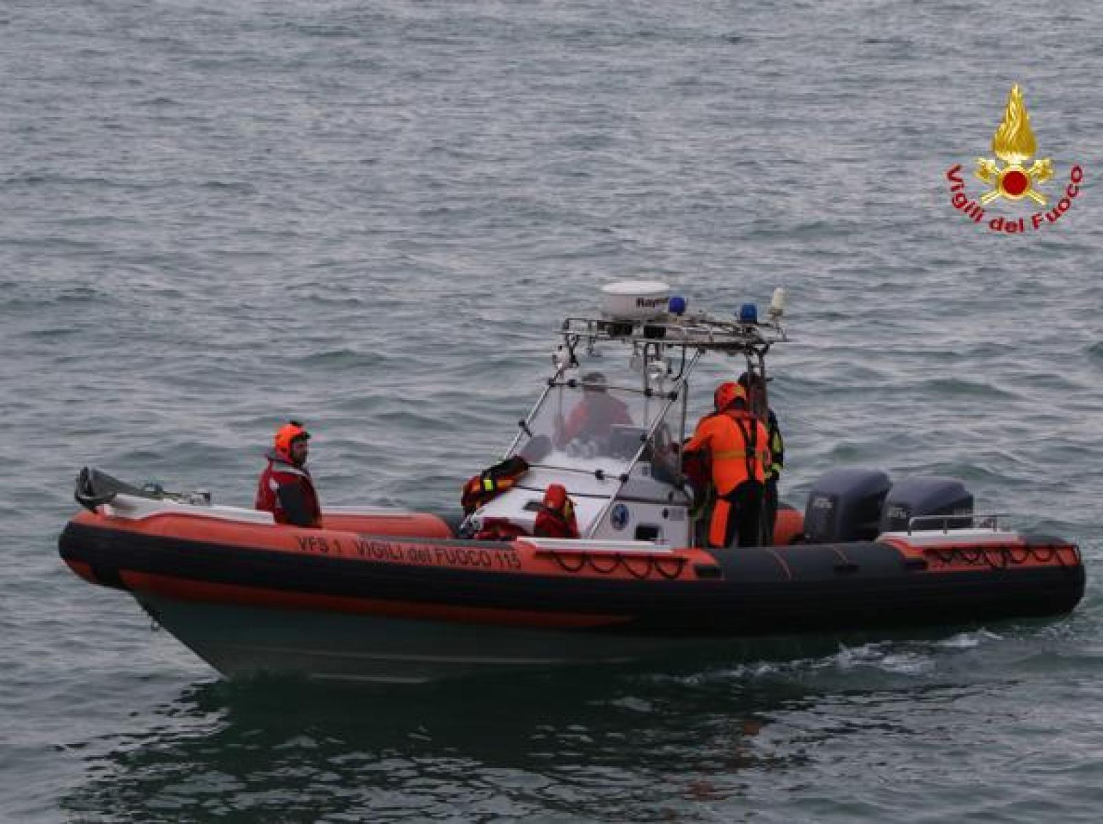 Scontro tra barche in laguna: tre feriti e un pescatore disperso 