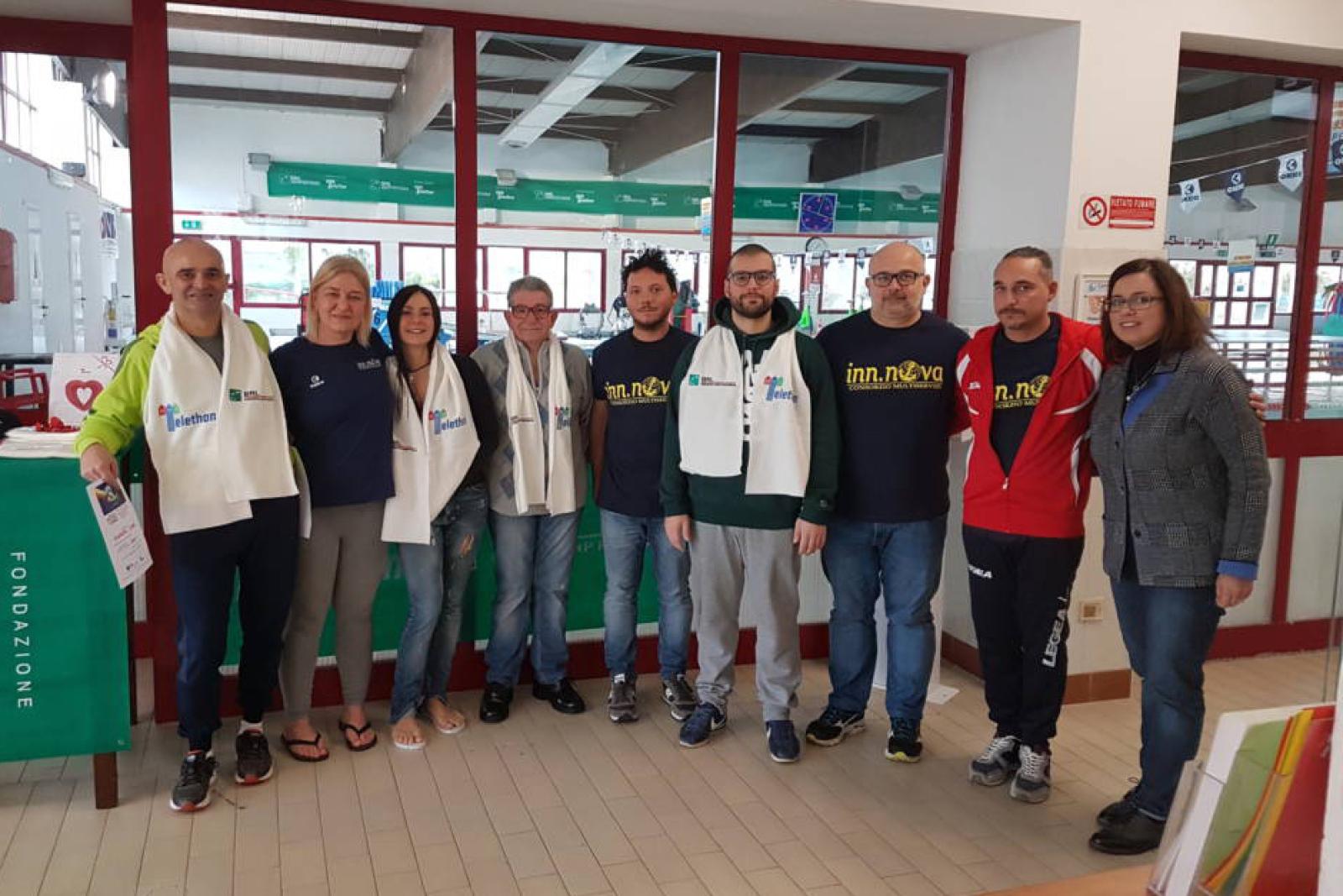 In vasca per Telethon, grande successo per l&rsquo;iniziativa benefica