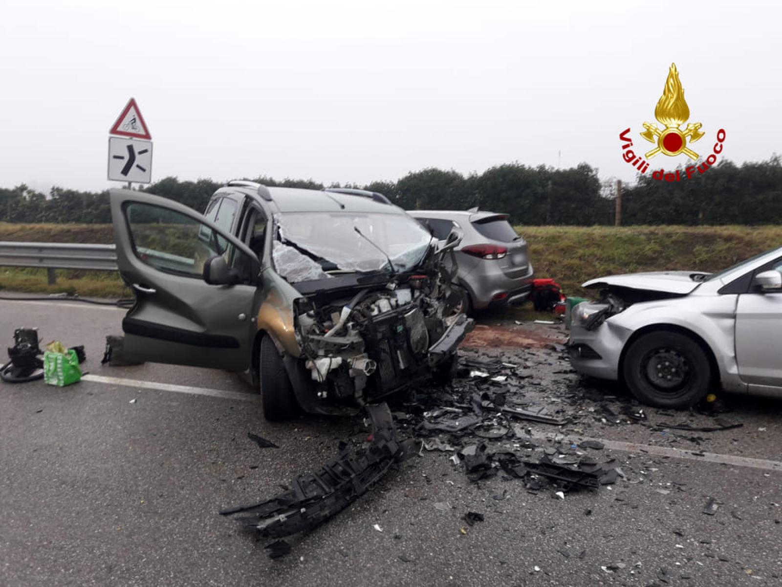 Schianto, muore un 55enne. Paura per un polesano