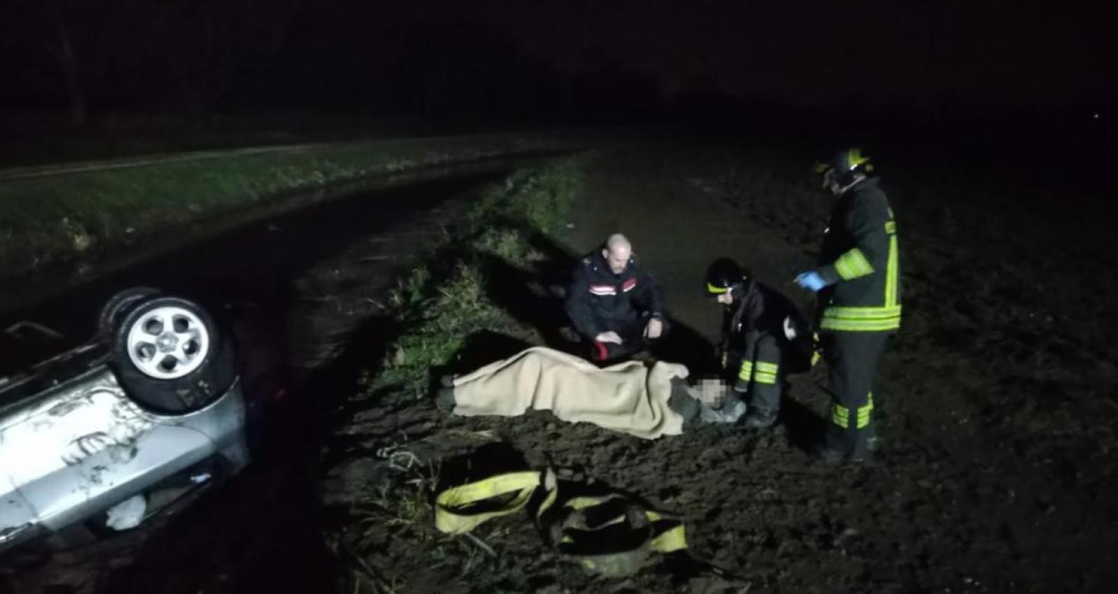 Carambola nel fosso, rischia l'ipotermia