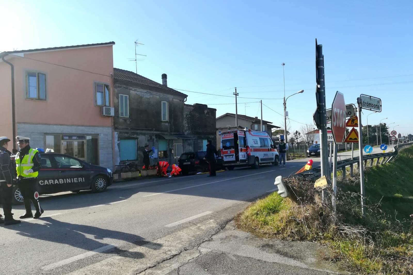 Muore in bici investita da un'auto