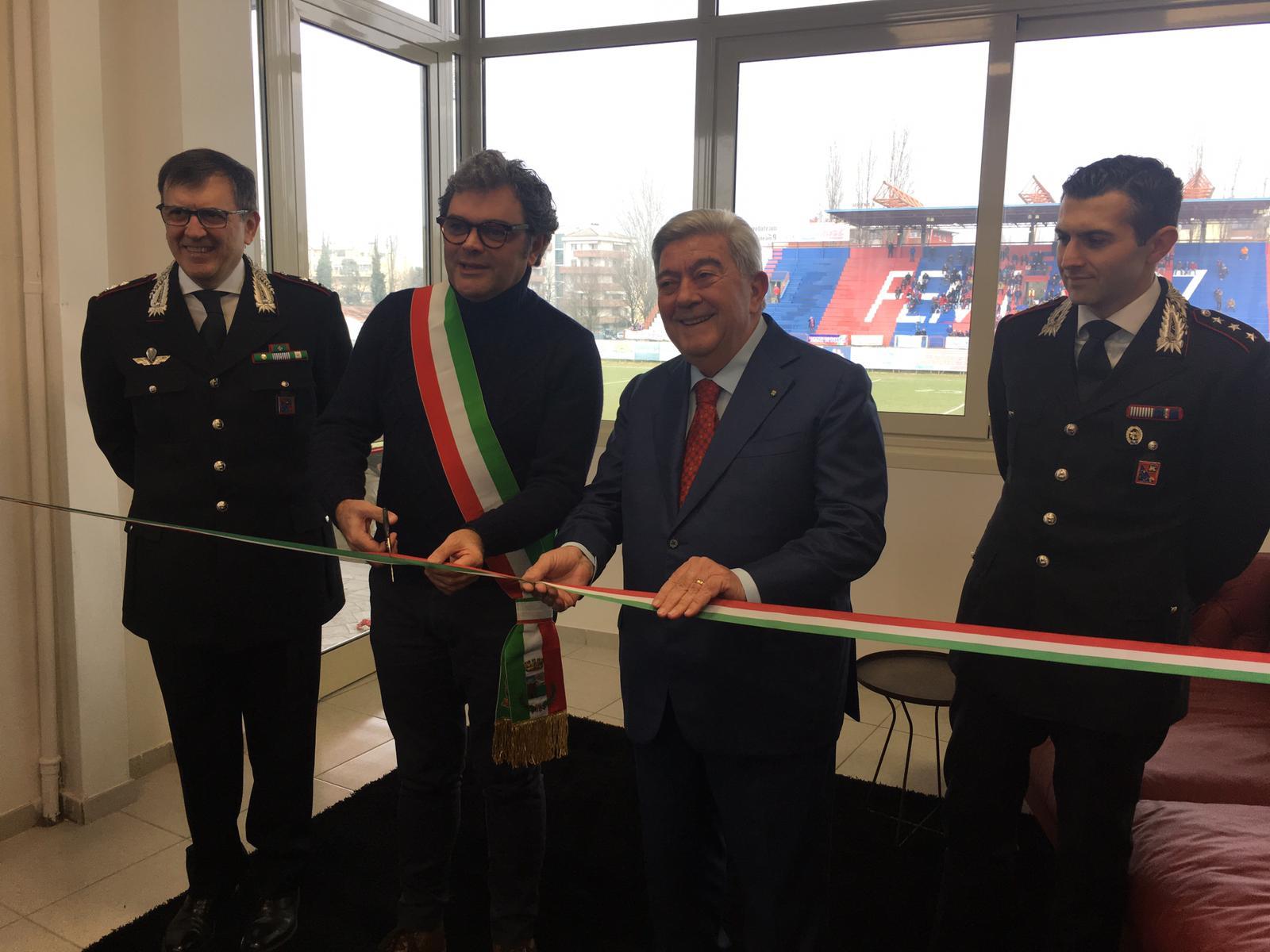 Il sindaco inaugura la nuova area della tribuna Lanzoni
