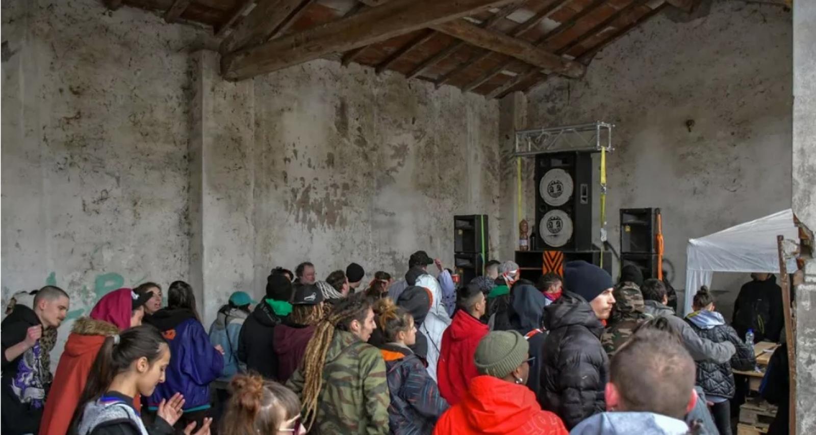 In 600 al rave party, arrivano i militari