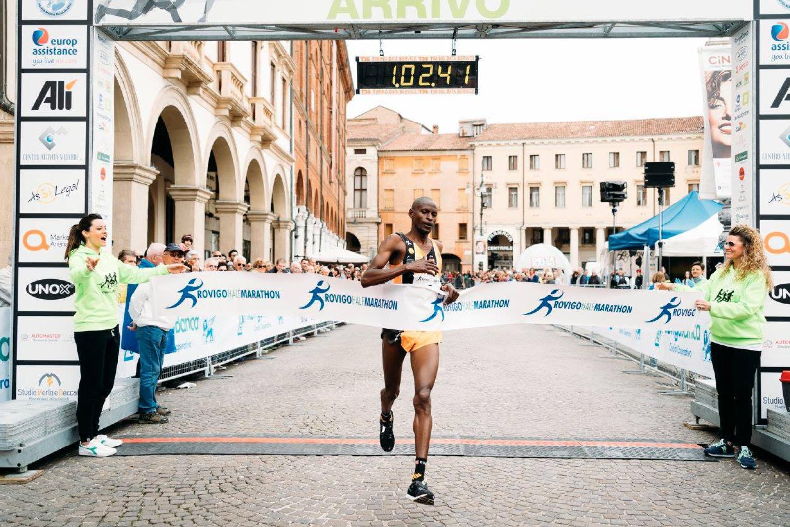Corsa e guantoni da boxe